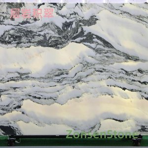 层岩积翠